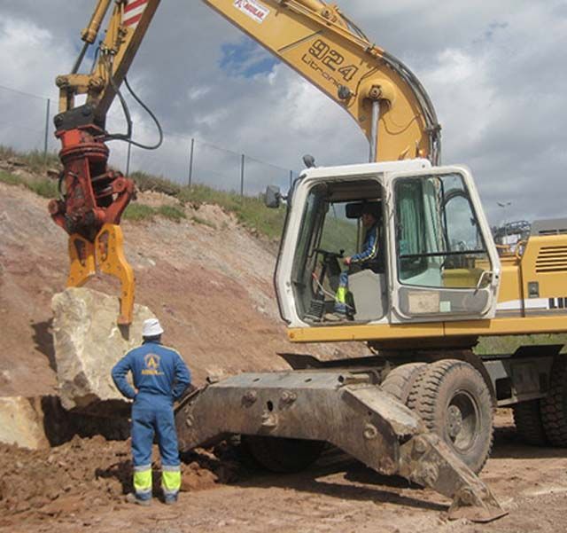  EXCAVACIONES HNOS AGUILAR TORRES Recogida de escombros